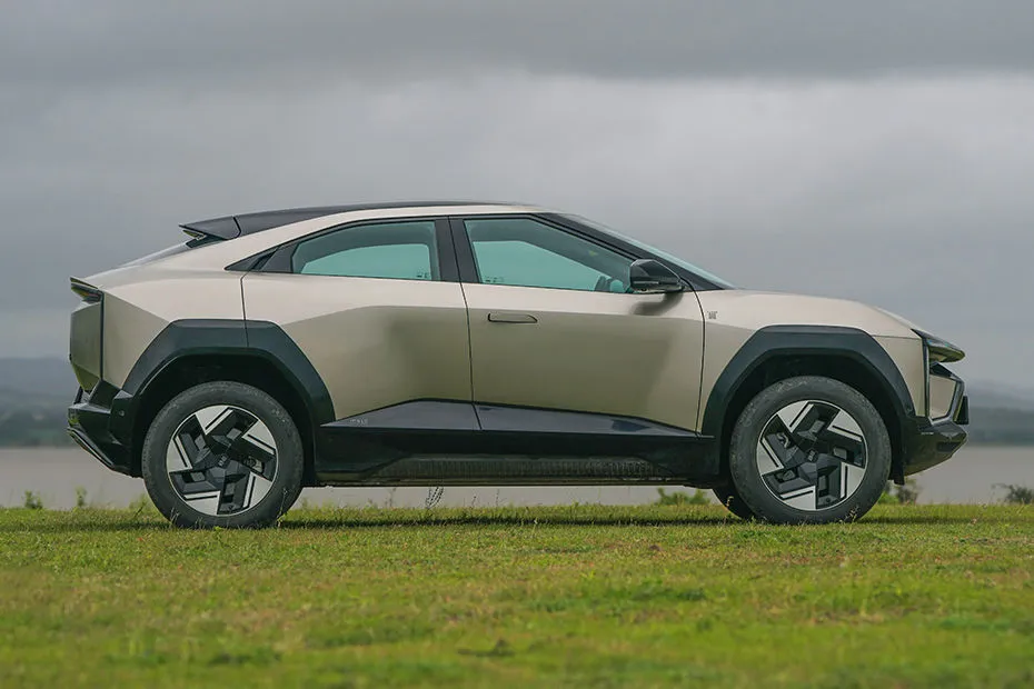 BE 6, side profile
