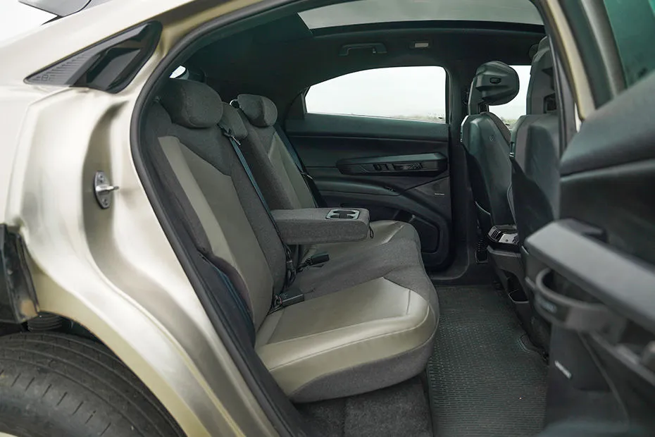 BE 6 rear seats