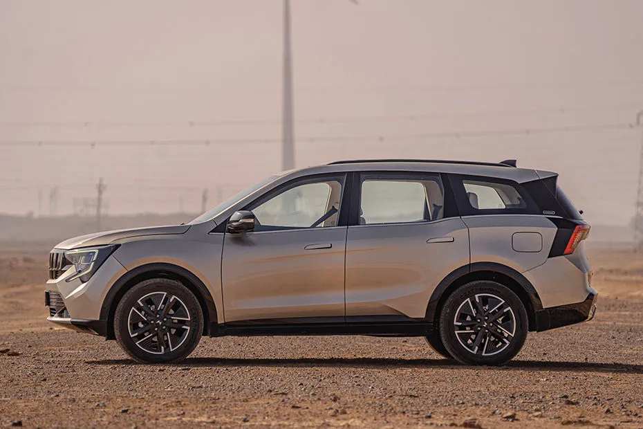 XUV 7XO side profile
