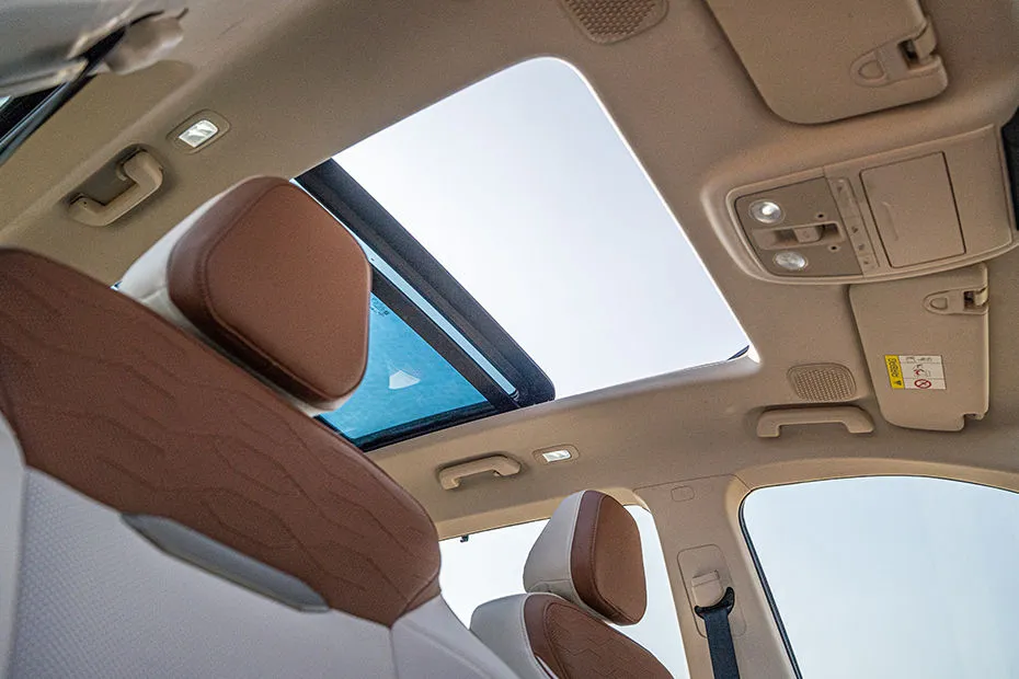 XUV 7XO panoramic sunroof