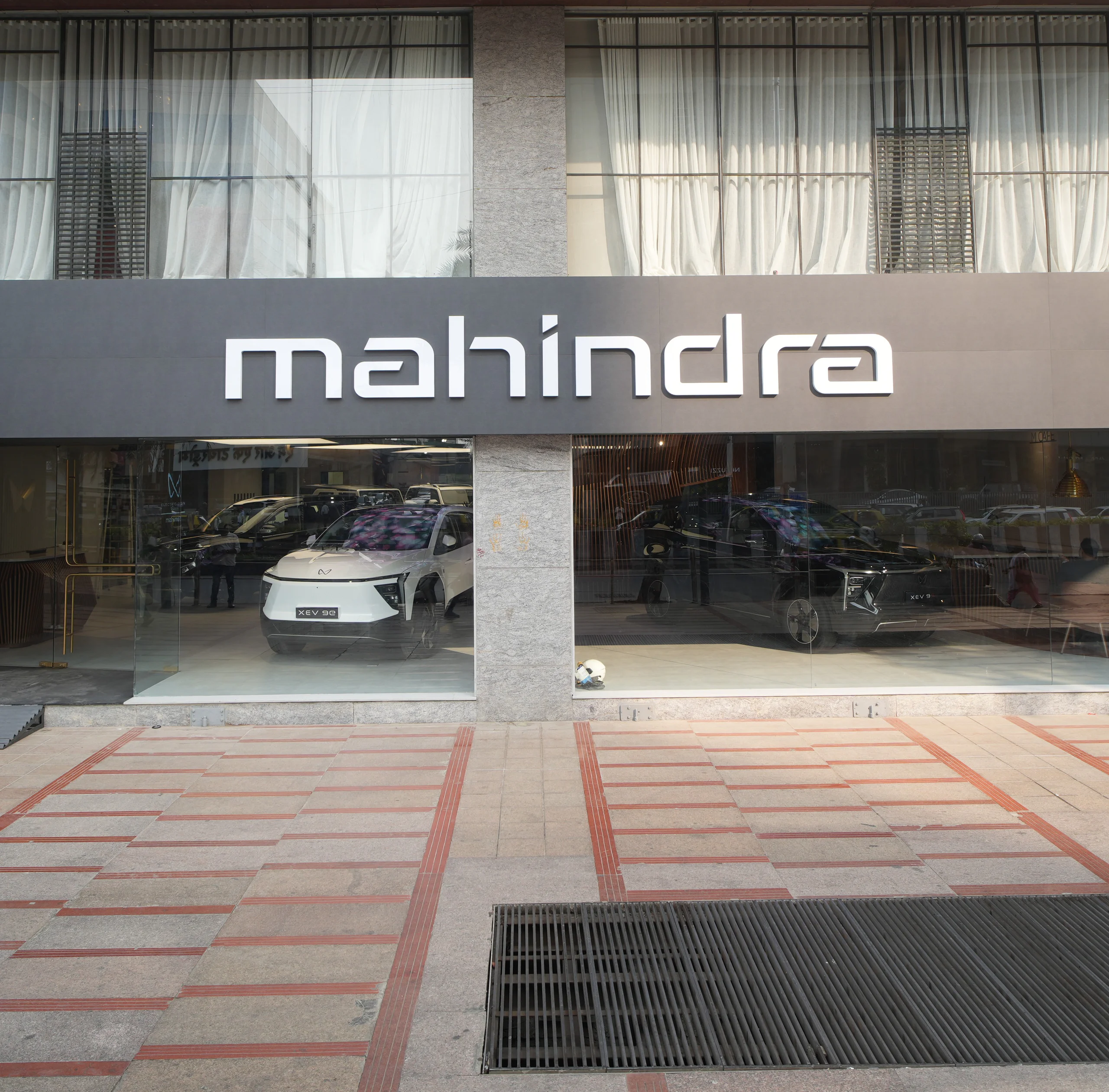 Modi Mahindra - Worli Showroom Showroom in Mumbai